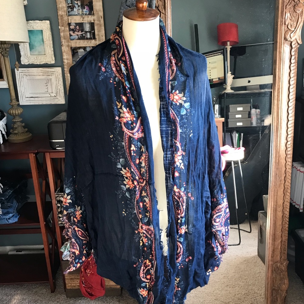 2 for $12: AMERICAN EAGLE: wrap/shawl/scarf